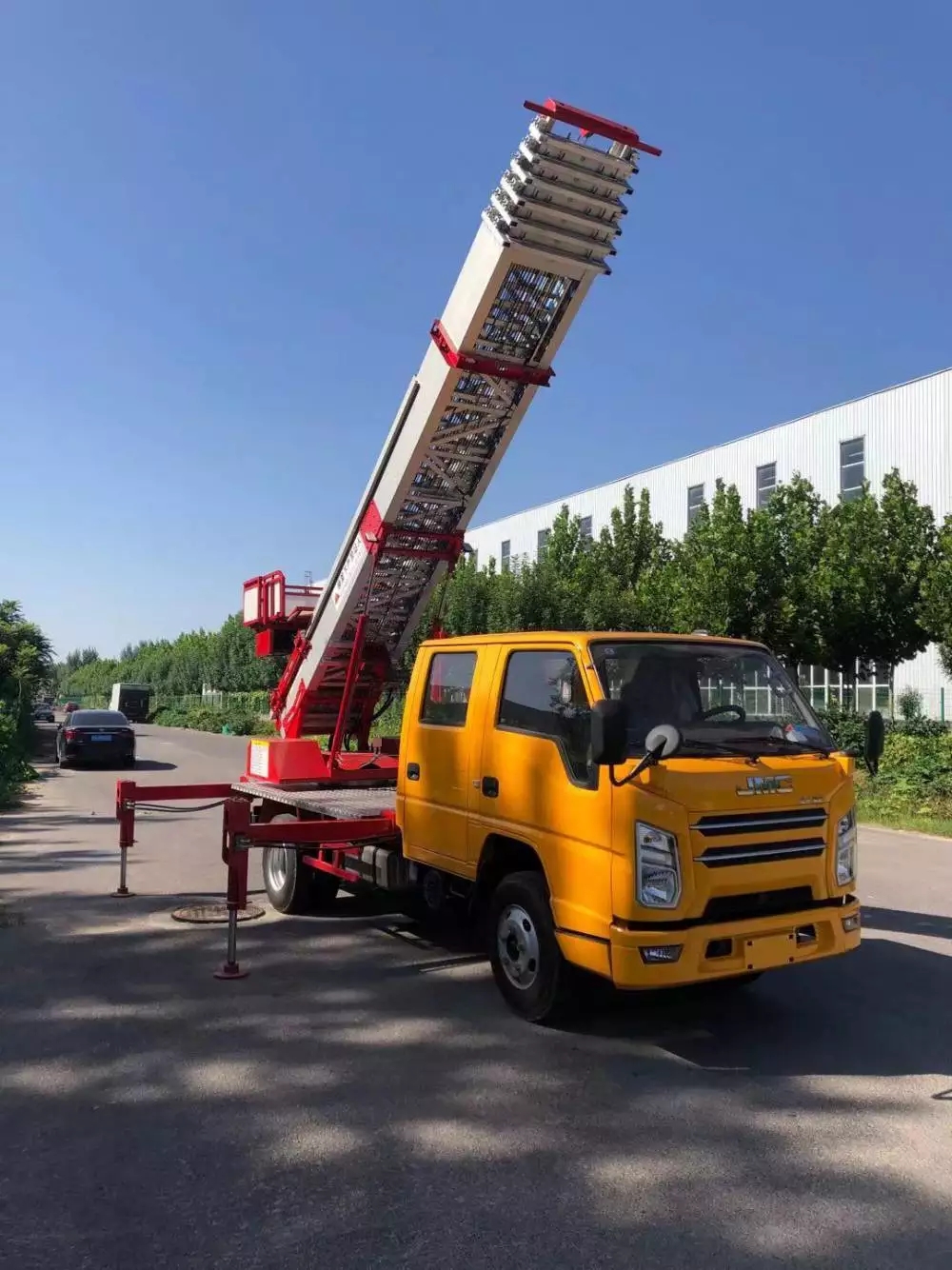 蓬安附近的云梯车出租服务：轻松解决高空作业需求